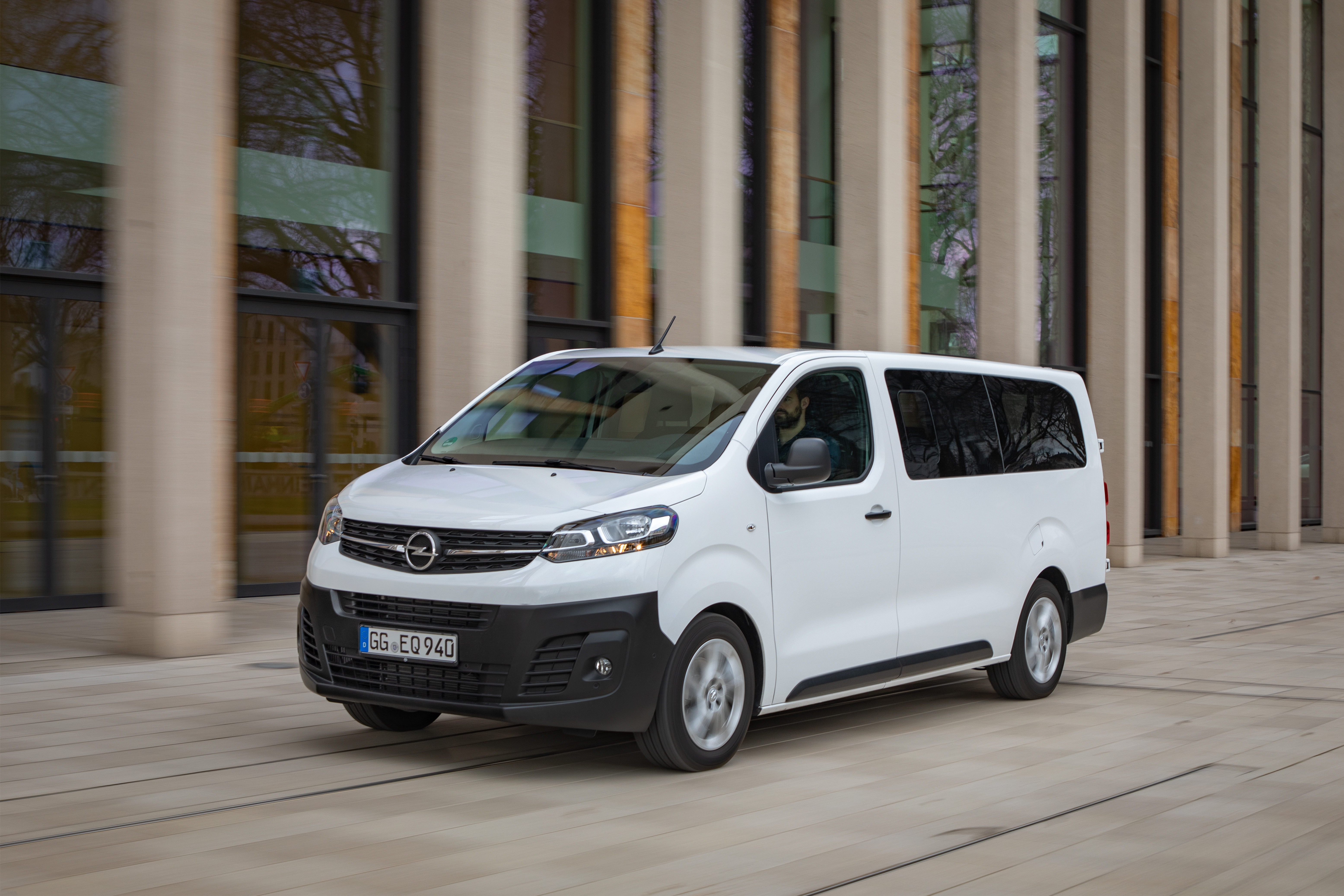 neuer opel vivaro kombi: so schön kann busfahren sein