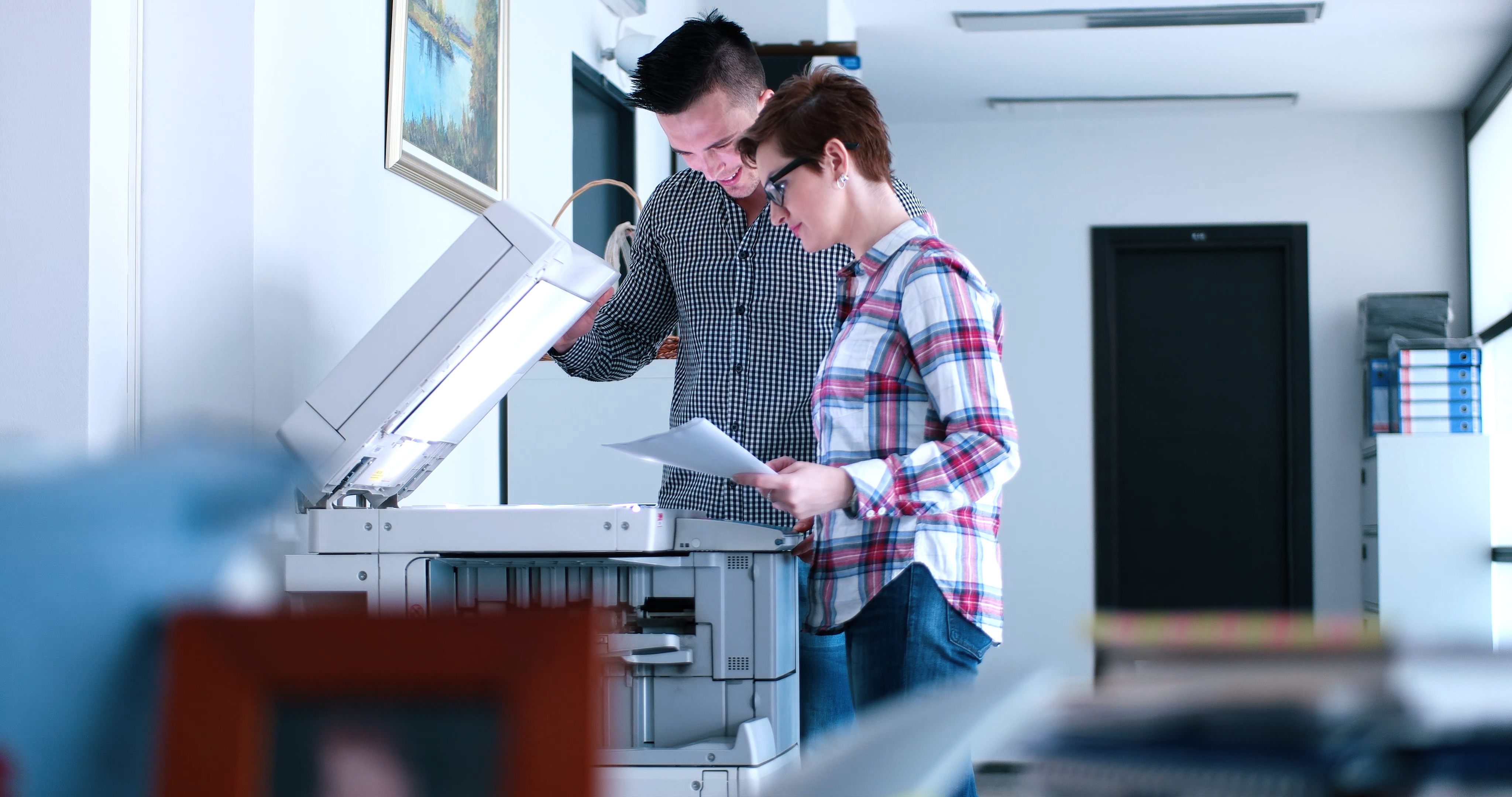 Printing problems. Человек выбирает принтер. Managed Print service красивое фото. Office Printer woman. Leasing photocopier.