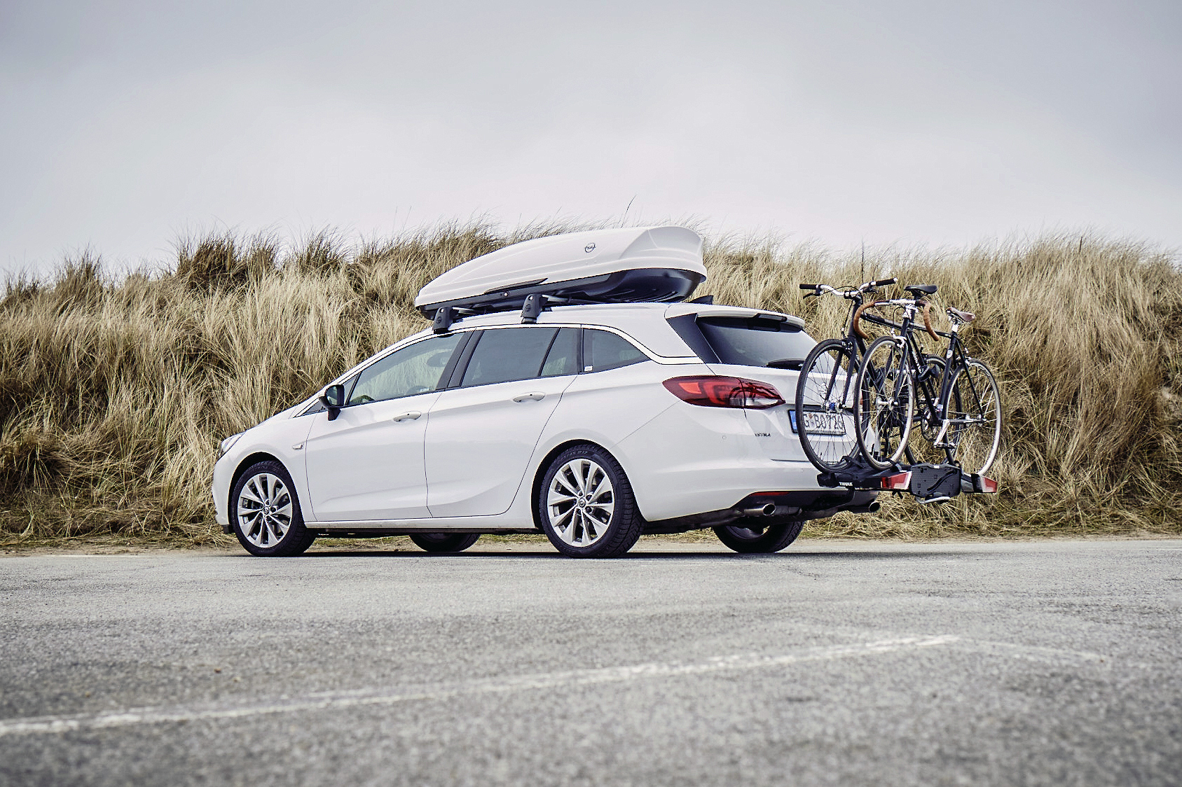 Ab in den Urlaub: Mit Original-Zubehör für den neuen Opel Astra