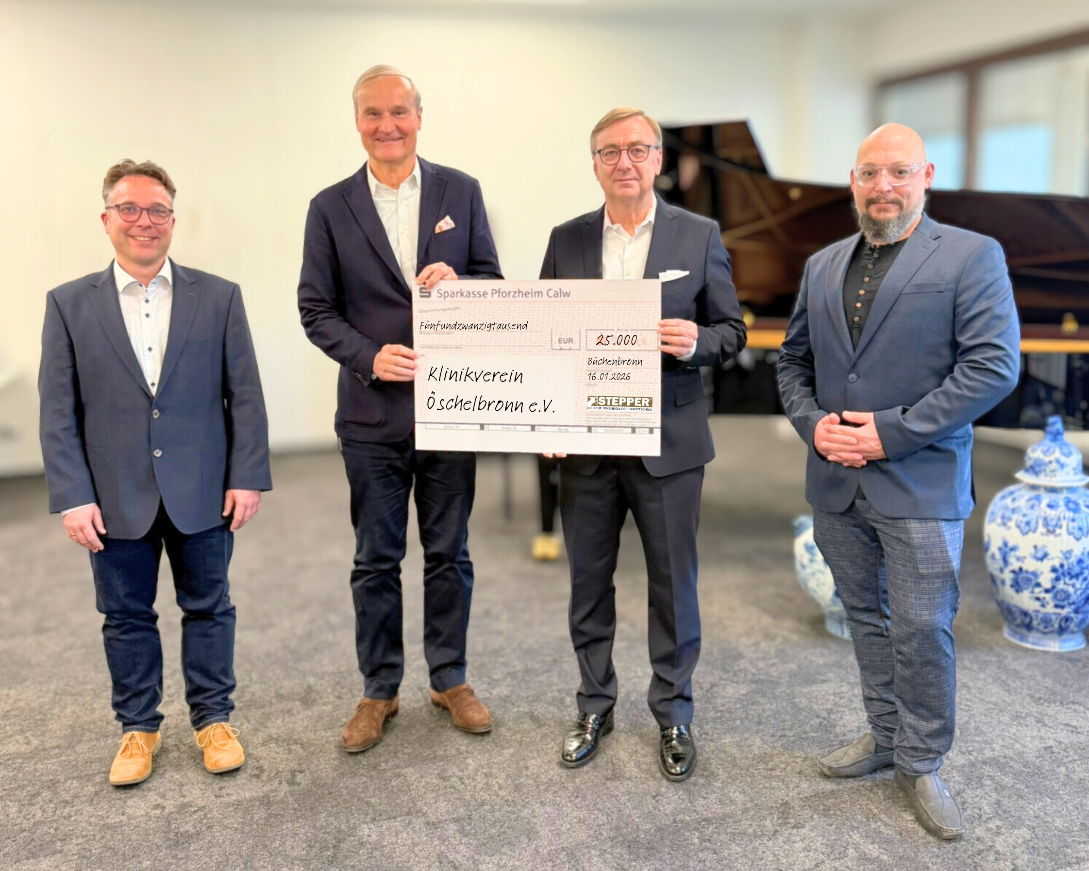 Gro-z-gige-Spende-f-r-die-Klinik-schelbronn-Familie-Stepper-setzt-Zeichen-der-Verbundenheit