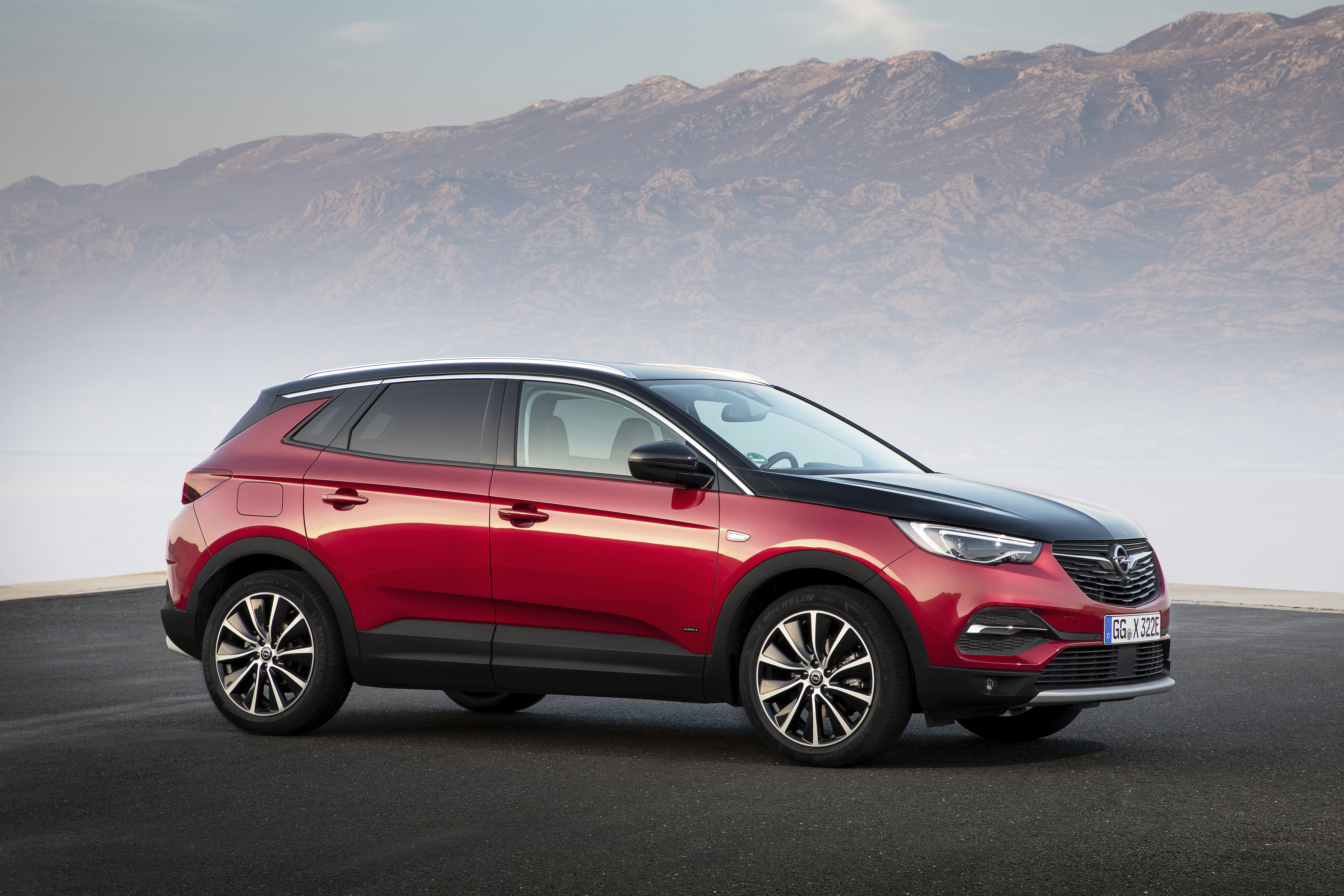 Sportlich Und Humorvoll Neuer Tv Spot Fur Den Opel Grandland X Plug In Hybrid Opel Automobile Gmbh Pressemitteilung Lifepr