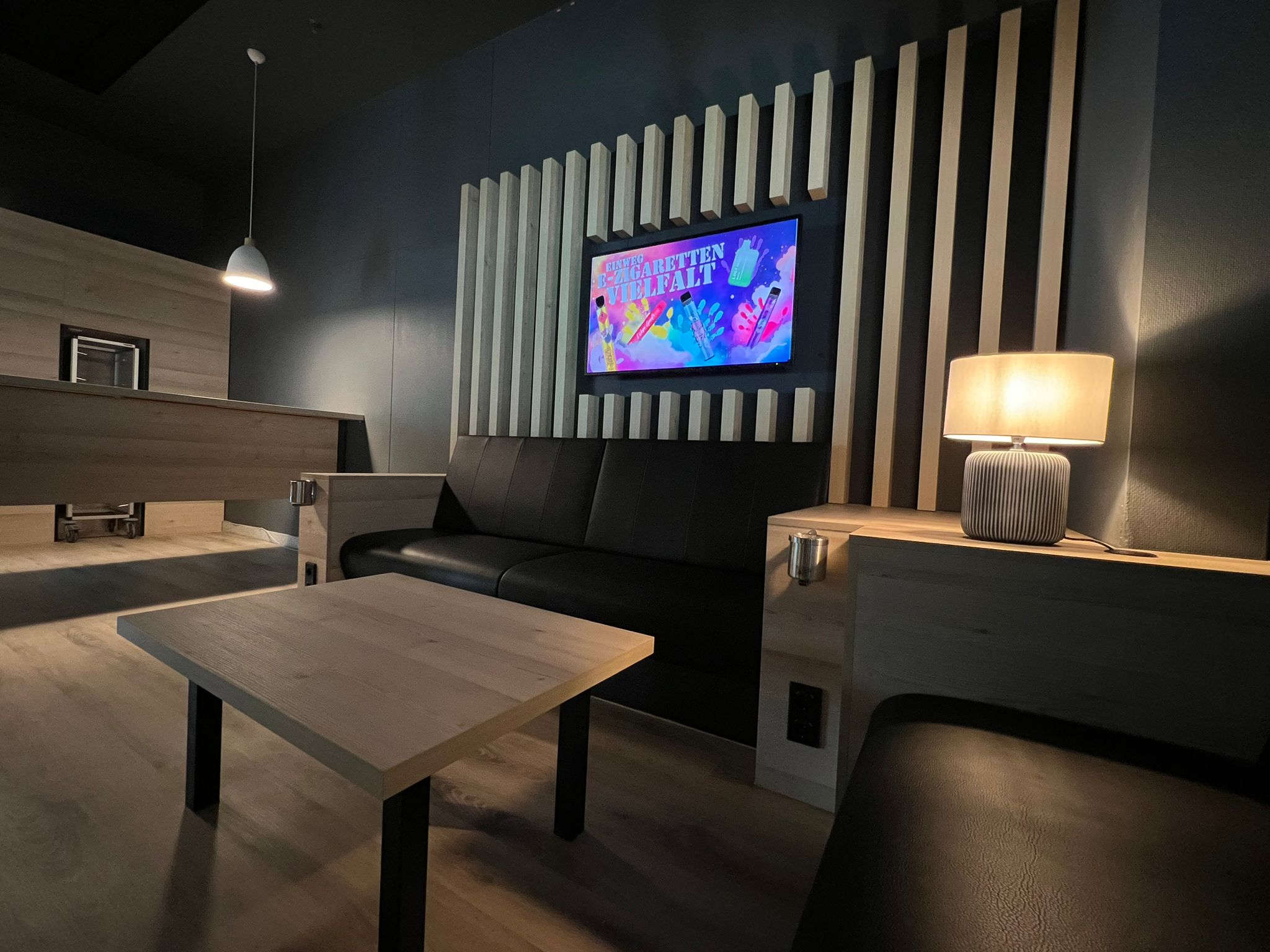 VAPE & SMOKE AREA im Flughafen Münster/Osnabrück, Riccardo Retail GmbH,  Story