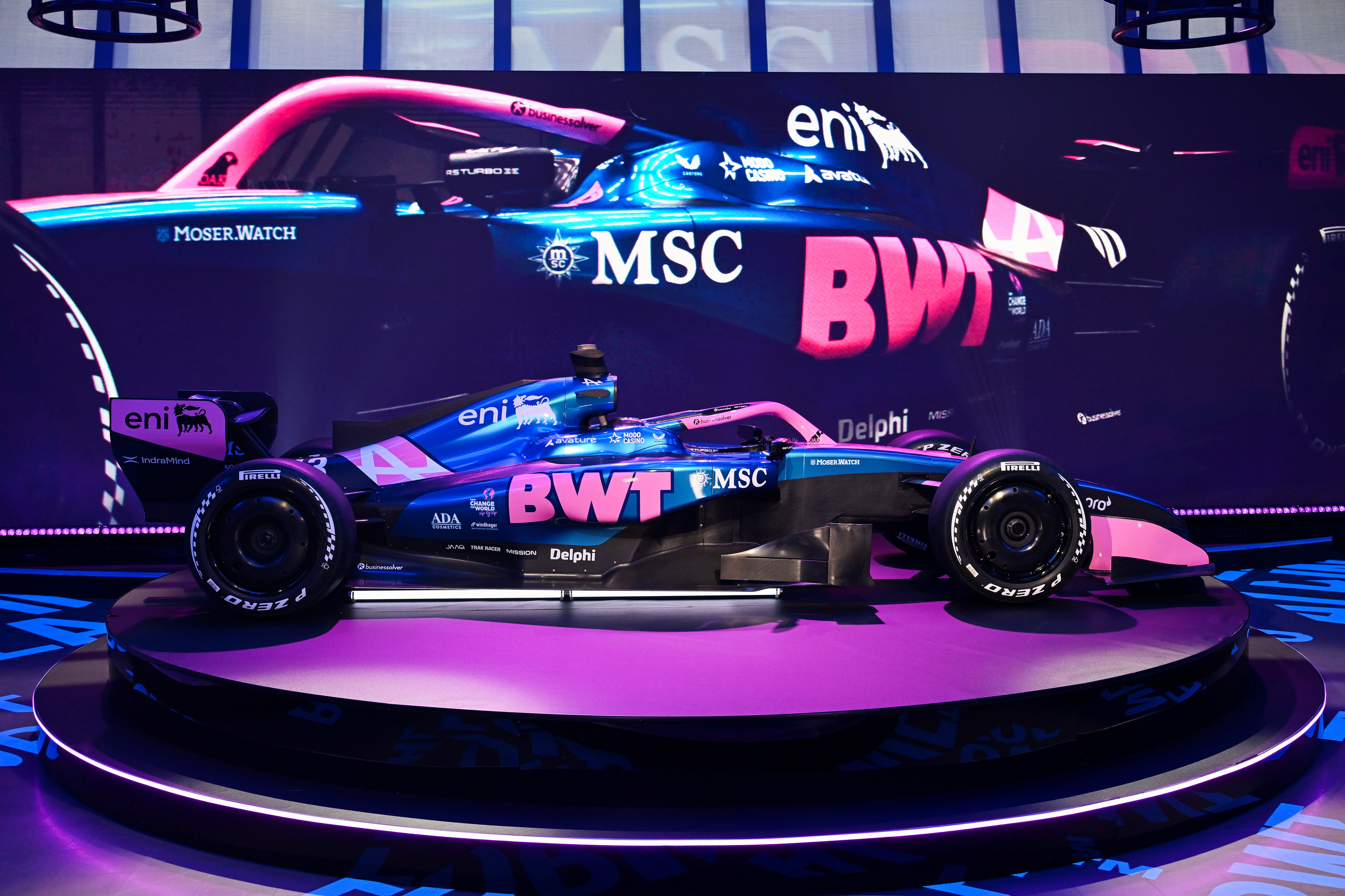 Das-BWT-Alpine-Formula-One-Team-enth-llt-sein-Fahrzeugdesign-f-r-2026-bei-einem-Event-an-Bord-von-MSC-Cruises