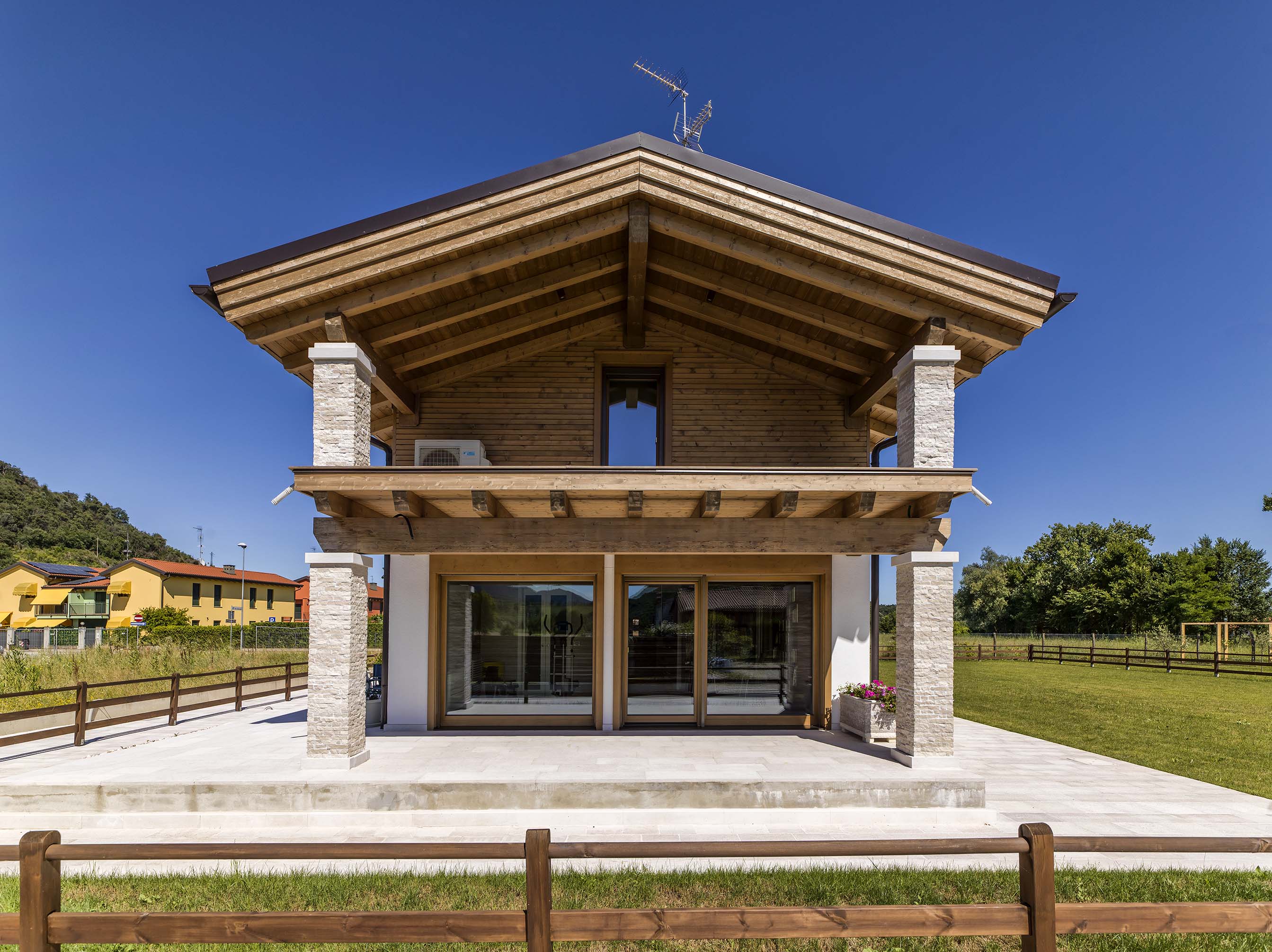 Holzhaus Mit Ausdrucksstarkem Materialmix Rubner Haus Ag