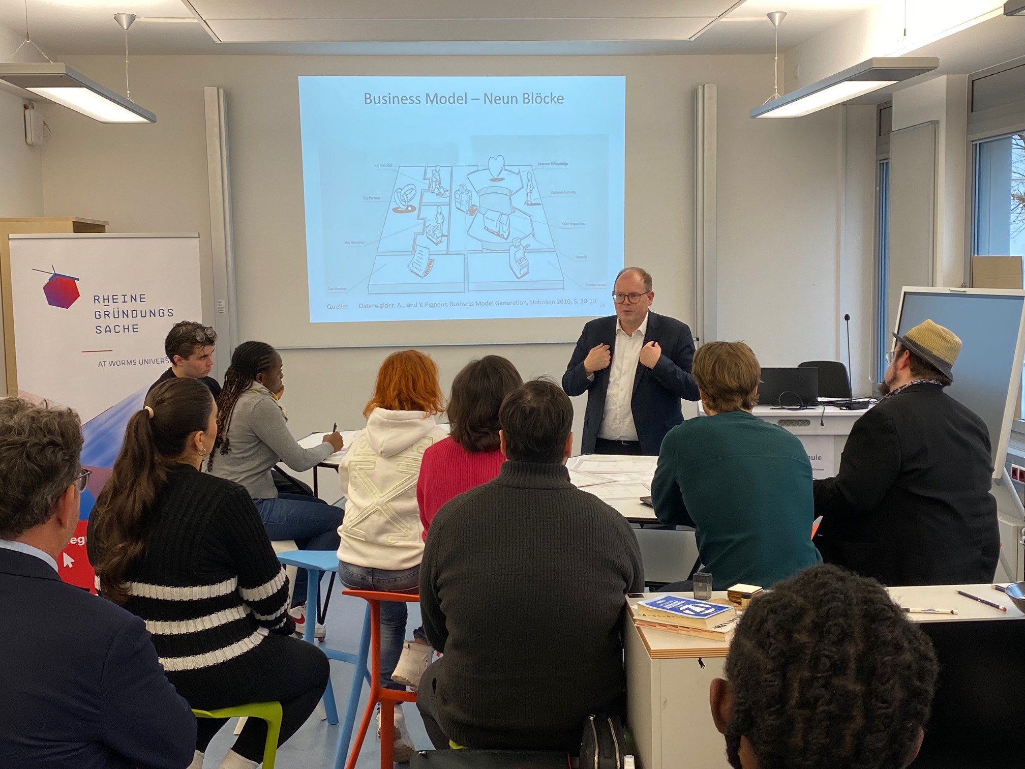 Erfolgreicher-Hochschultag-bei-der-Wormser-Gr-ndungswoche-2025