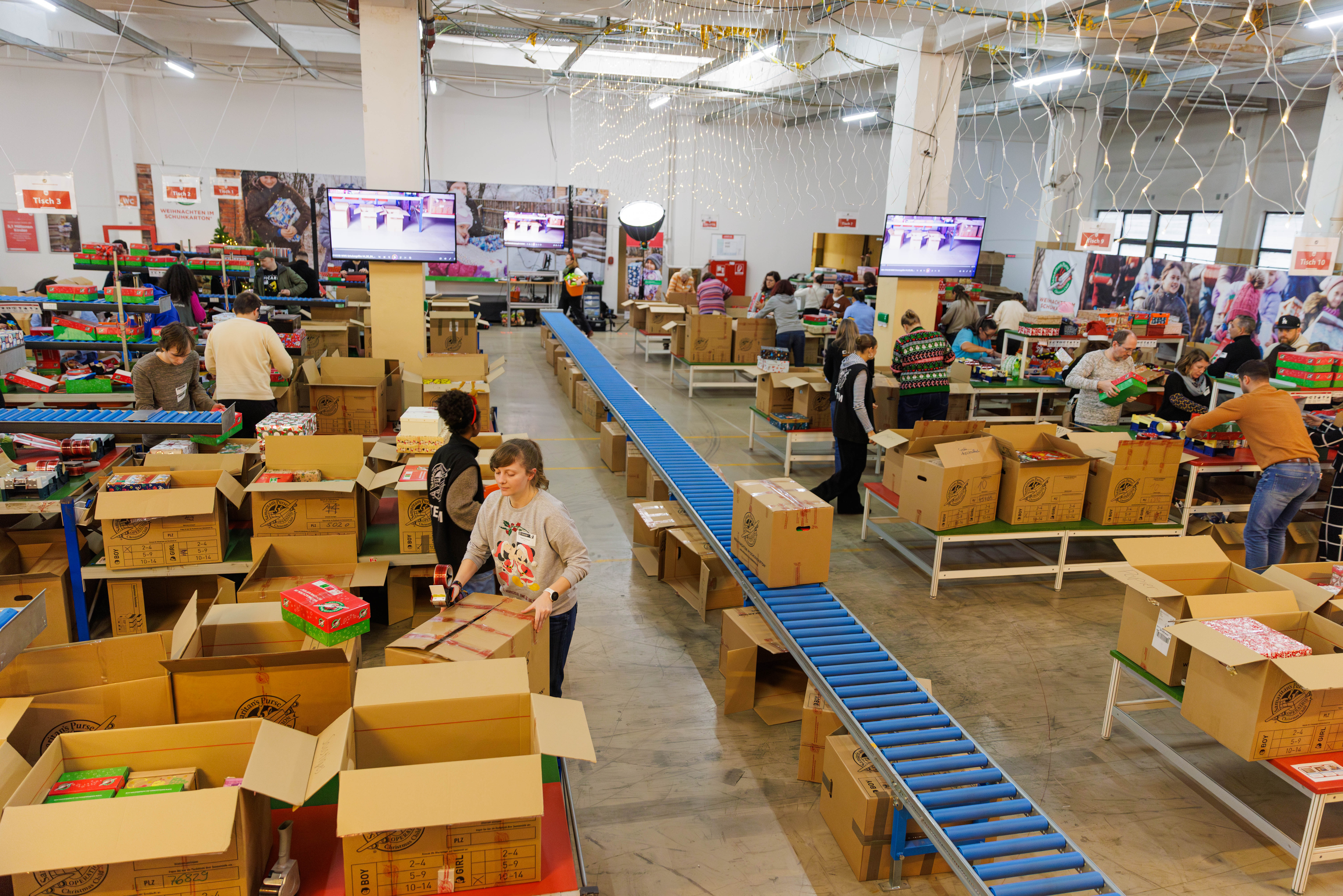 -Weihnachten-im-Schuhkarton-Die-Weihnachtswerkstatt-in-Berlin-ist-er-ffnet-