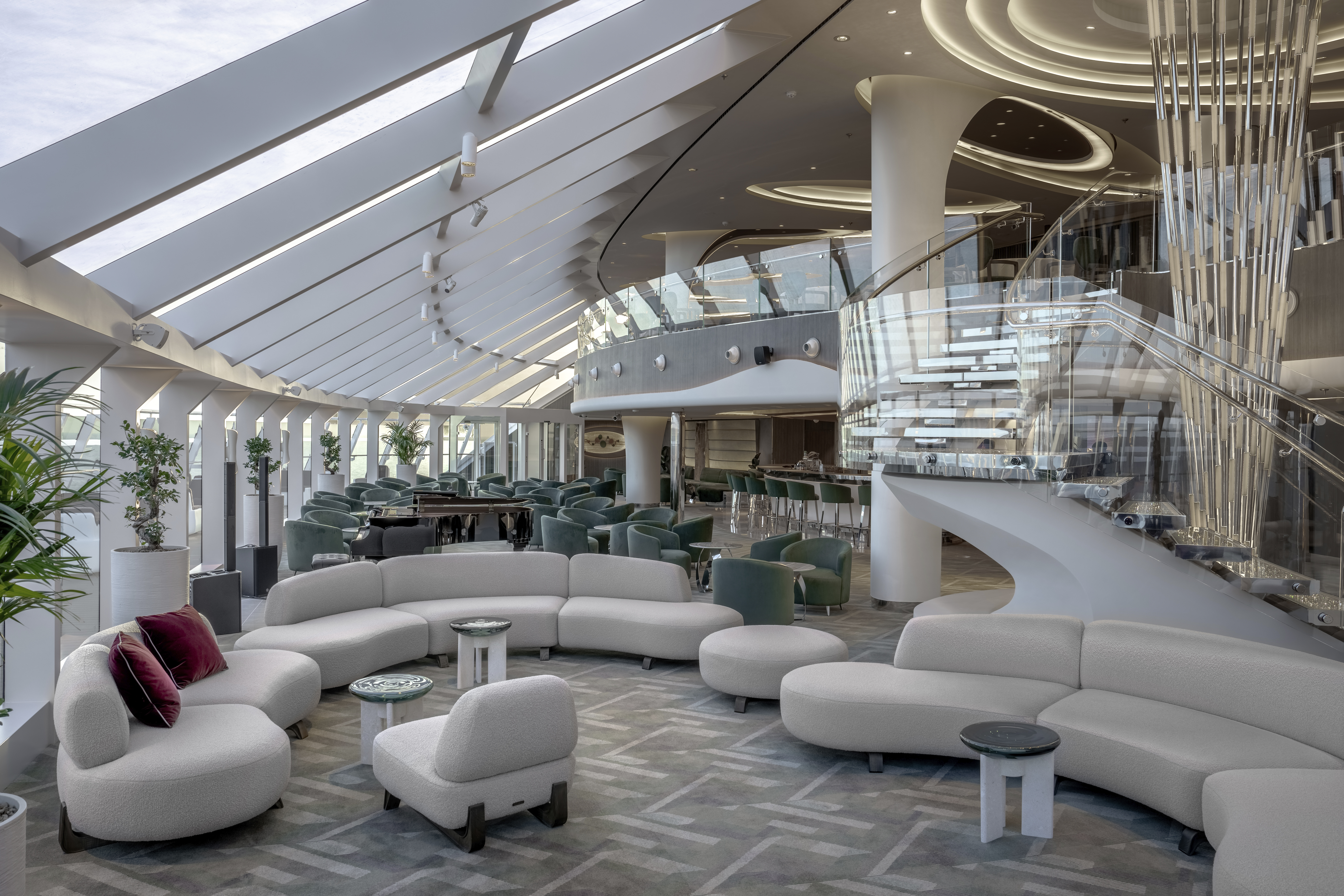 Die-MSC-World-Asia-bietet-das-bisher-gr-te-MSC-Yacht-Club-Angebot-der-Flotte-und-f-hrt-die-brandneue-Royal-Maisonette-Suite-ein