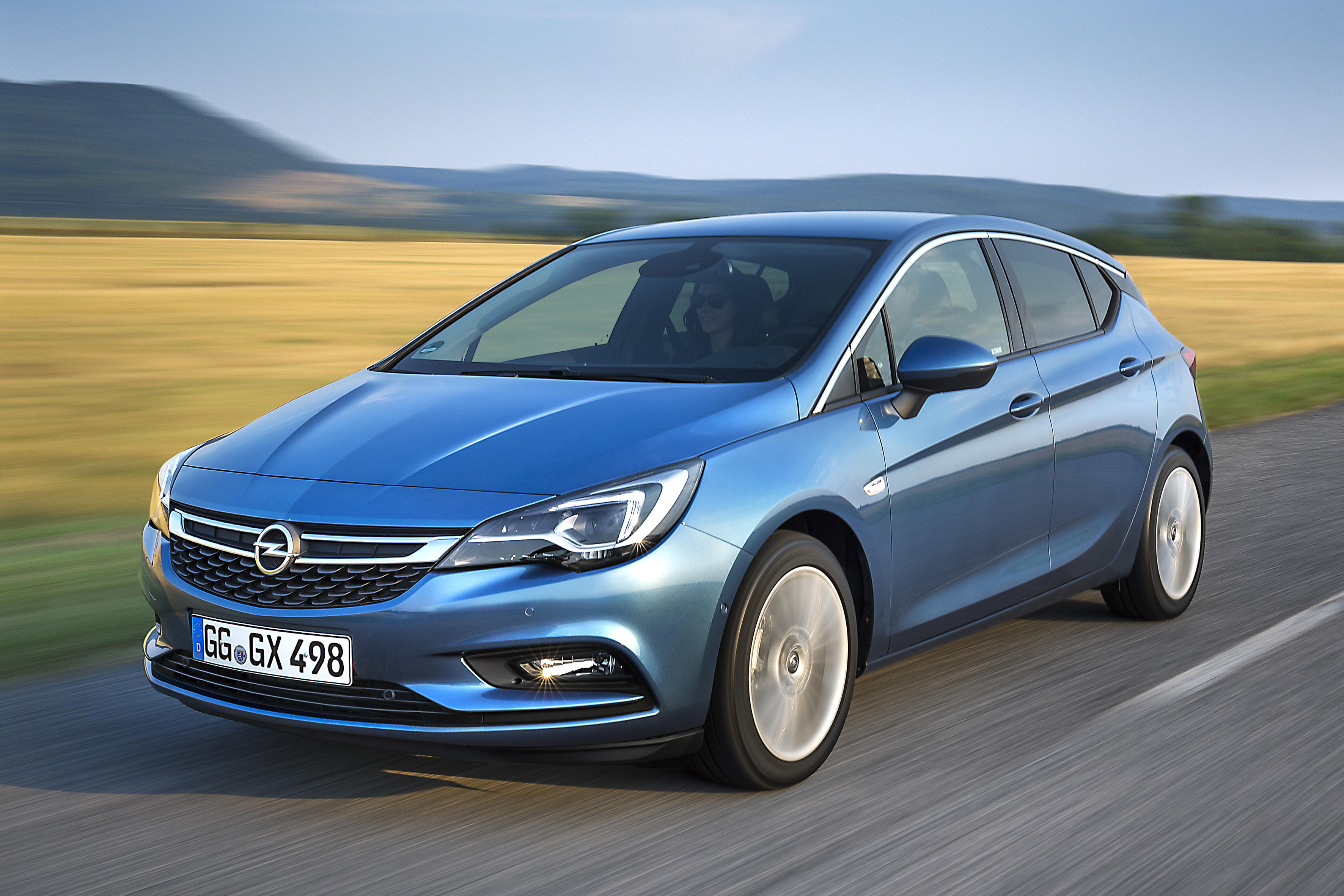 Hassle Free Travel With Opel Astra And Clever Accessories Opel Automobile Gmbh Pressemitteilung Lifepr