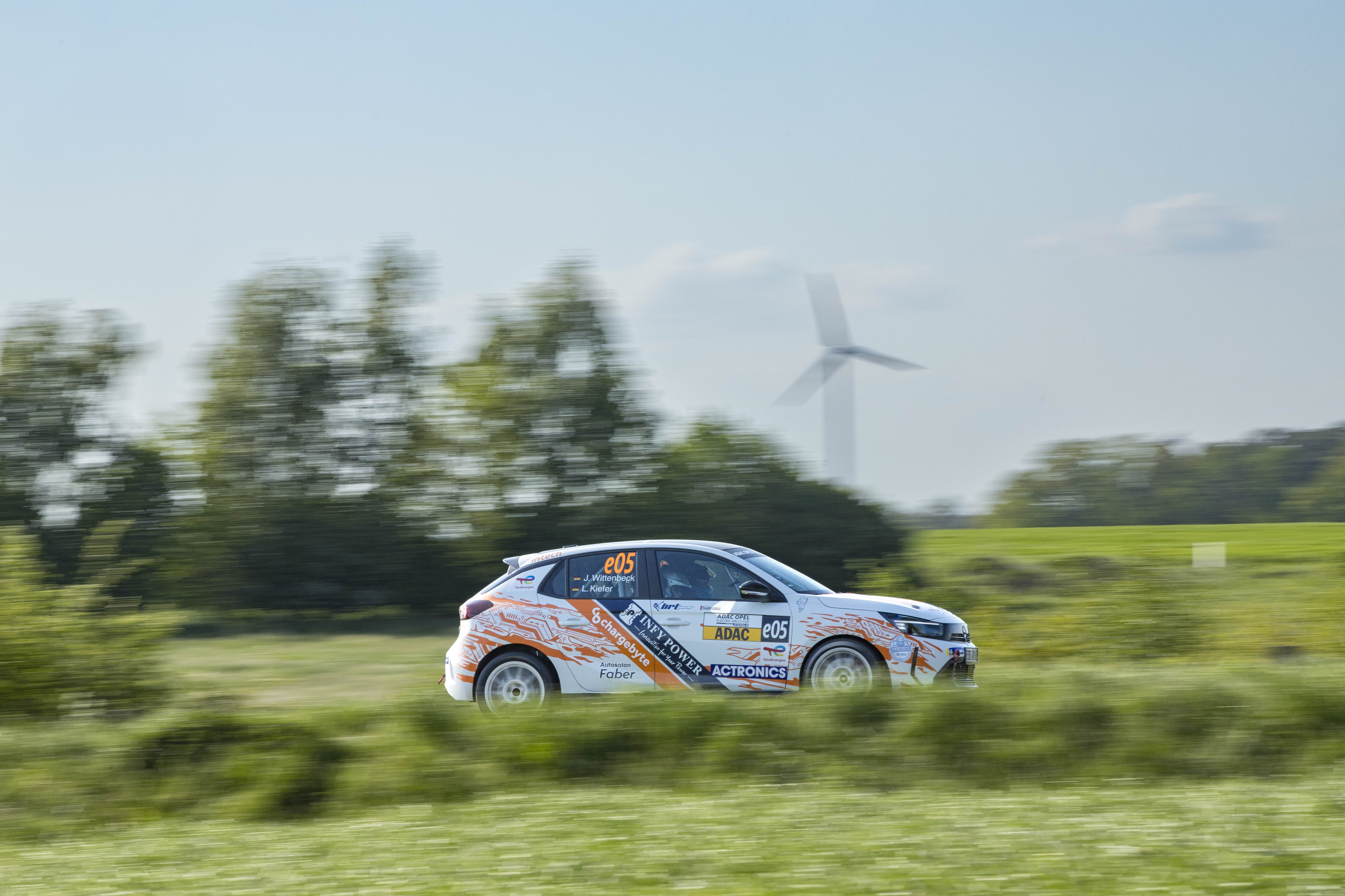 Bilderbuch-Saisonstart für den ADAC Opel Electric Rally Cup, Opel ...