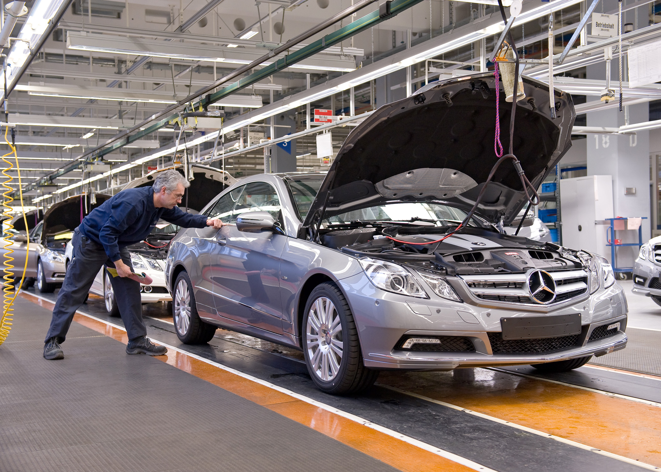 Mercedes Benz Werk Bremen Gibt Schulern Einblicke In Die Automobilproduktion Daimler Ag Pressemitteilung Lifepr