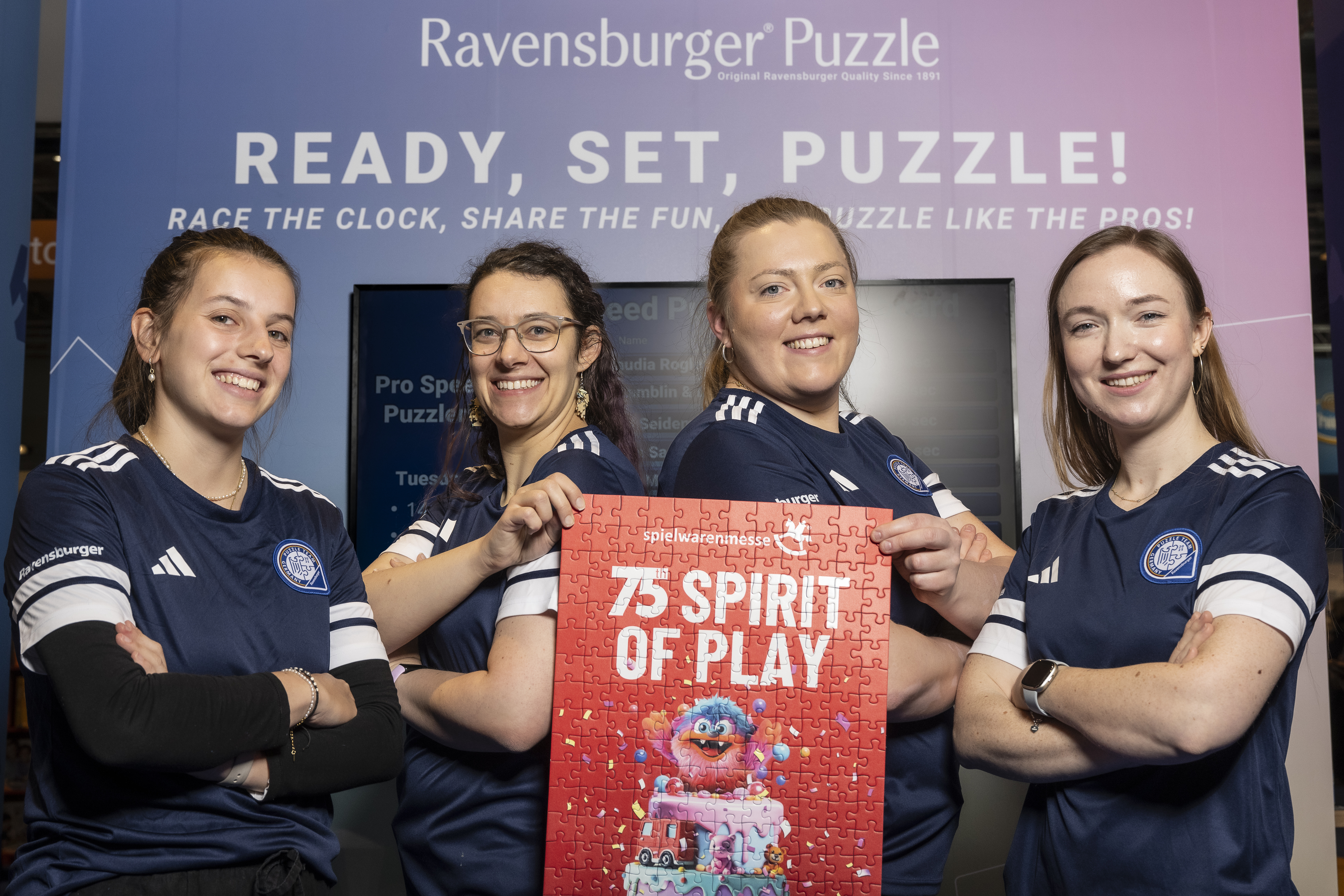 Speed-Puzzlerinnen-auf-der-N-rnberger-Spielwarenmesse-bei-Ravensburger-live-erleben