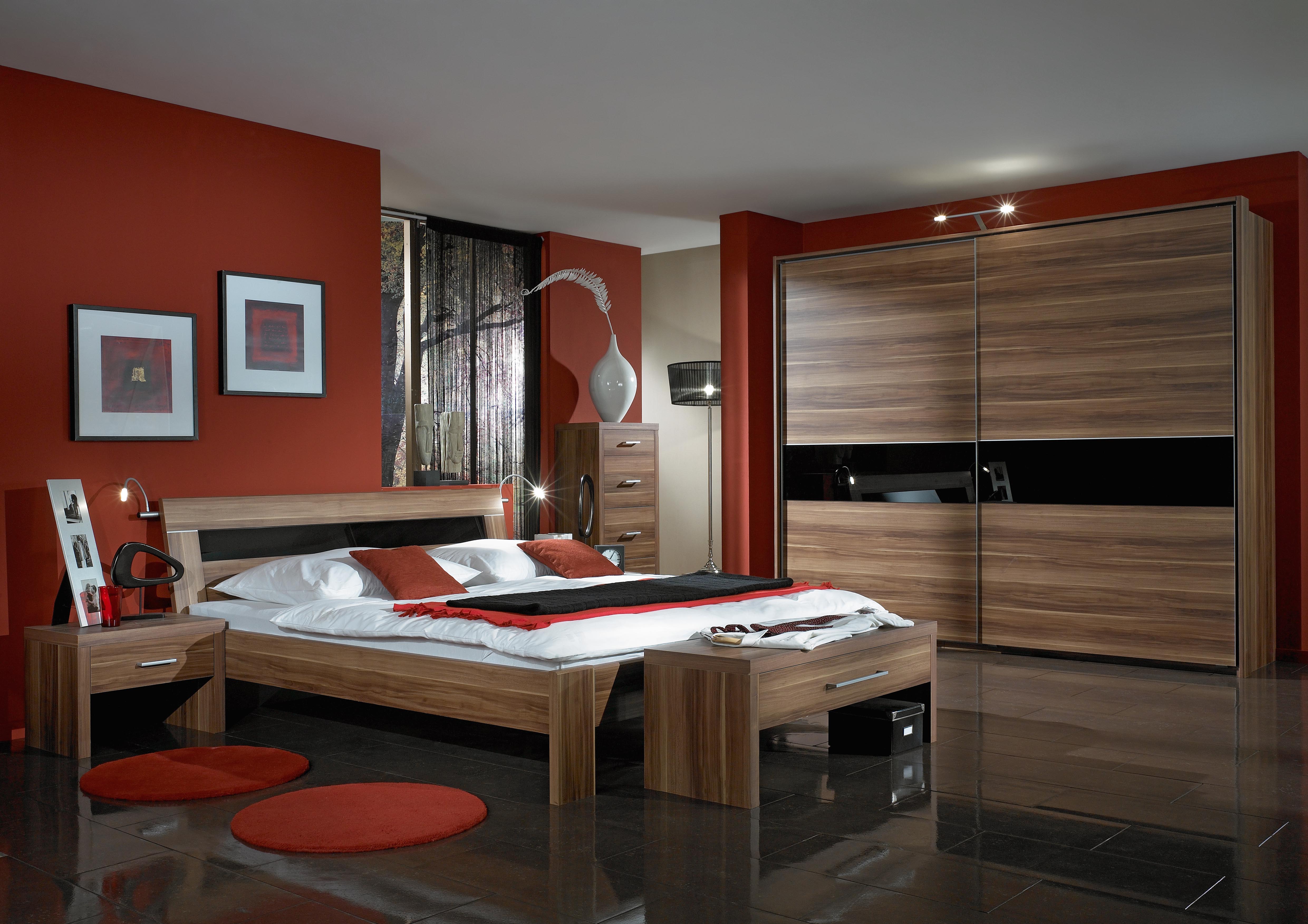 Schlafzimmer im Möbelhandel: Wohnträume aus Nussbaum, melis data