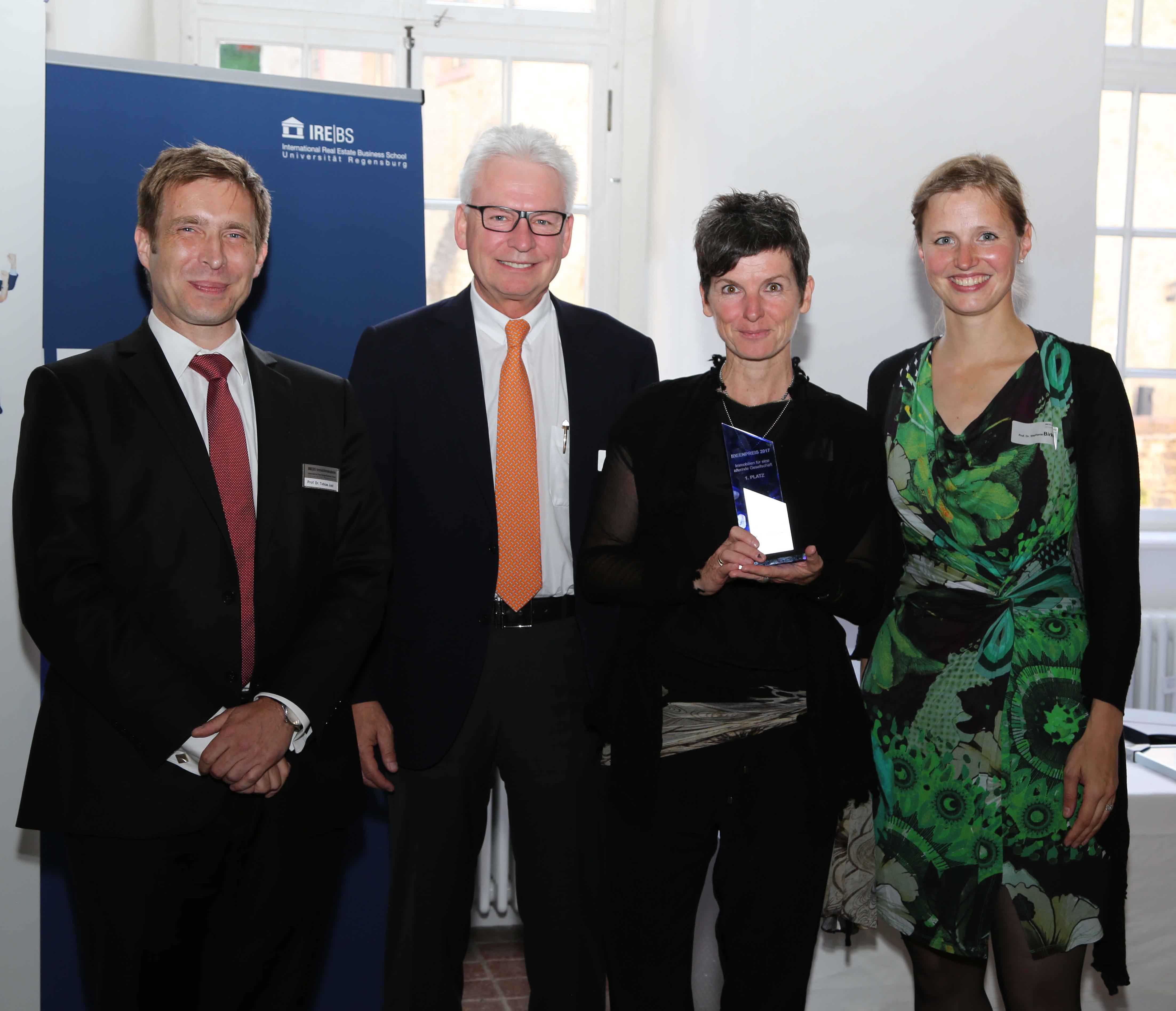 Essay irebs 08 image