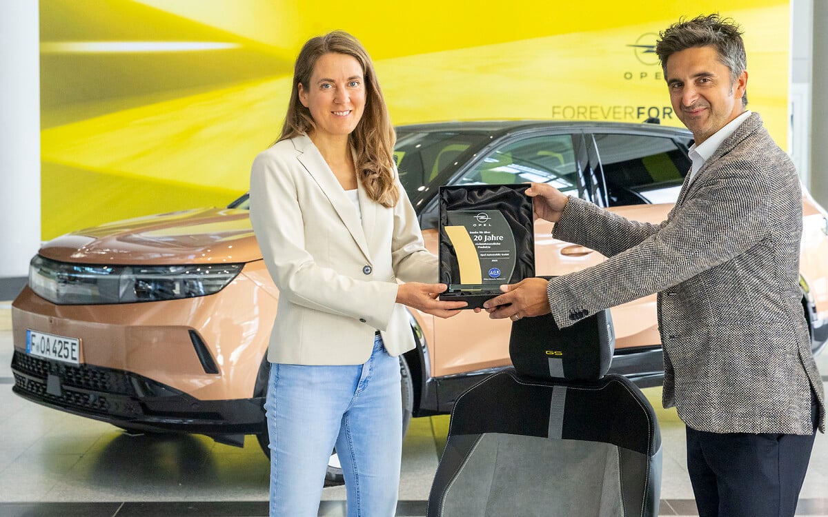 Sitzen-mit-G-tesiegel-Opel-erh-lt-Preis-f-r-r-ckenfreundliche-Sitze