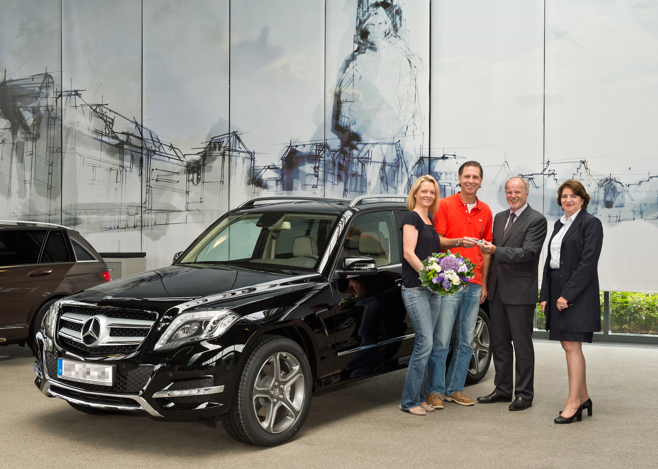 Mercedes Benz Werk Bremen Erster Glk Der Neuen Generation Verlasst Das Kundencenter Daimler Ag Pressemitteilung Lifepr