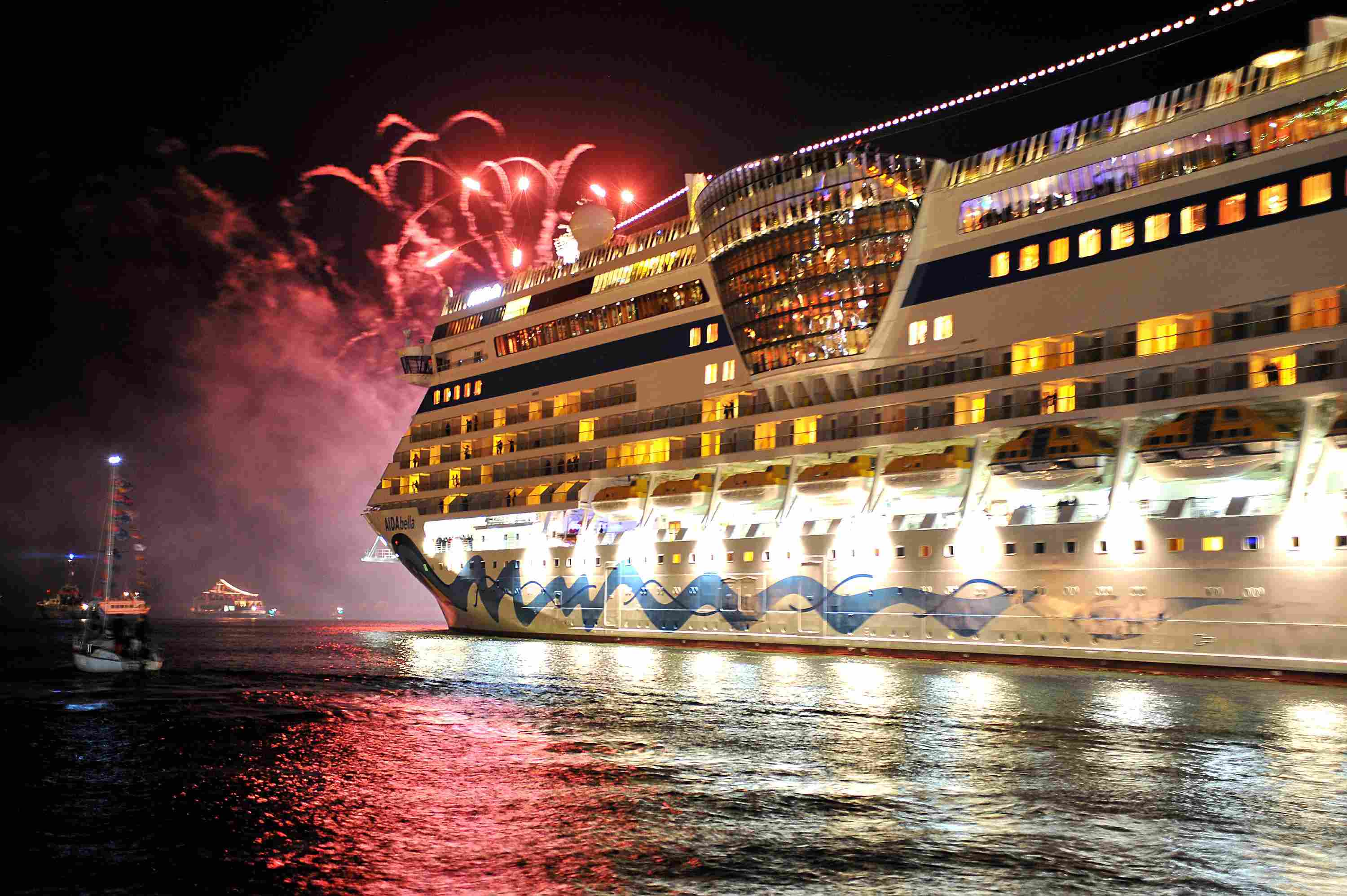 Beginn der Kreuzfahrtsaison: Warnemünde feiert wieder Port Party ...