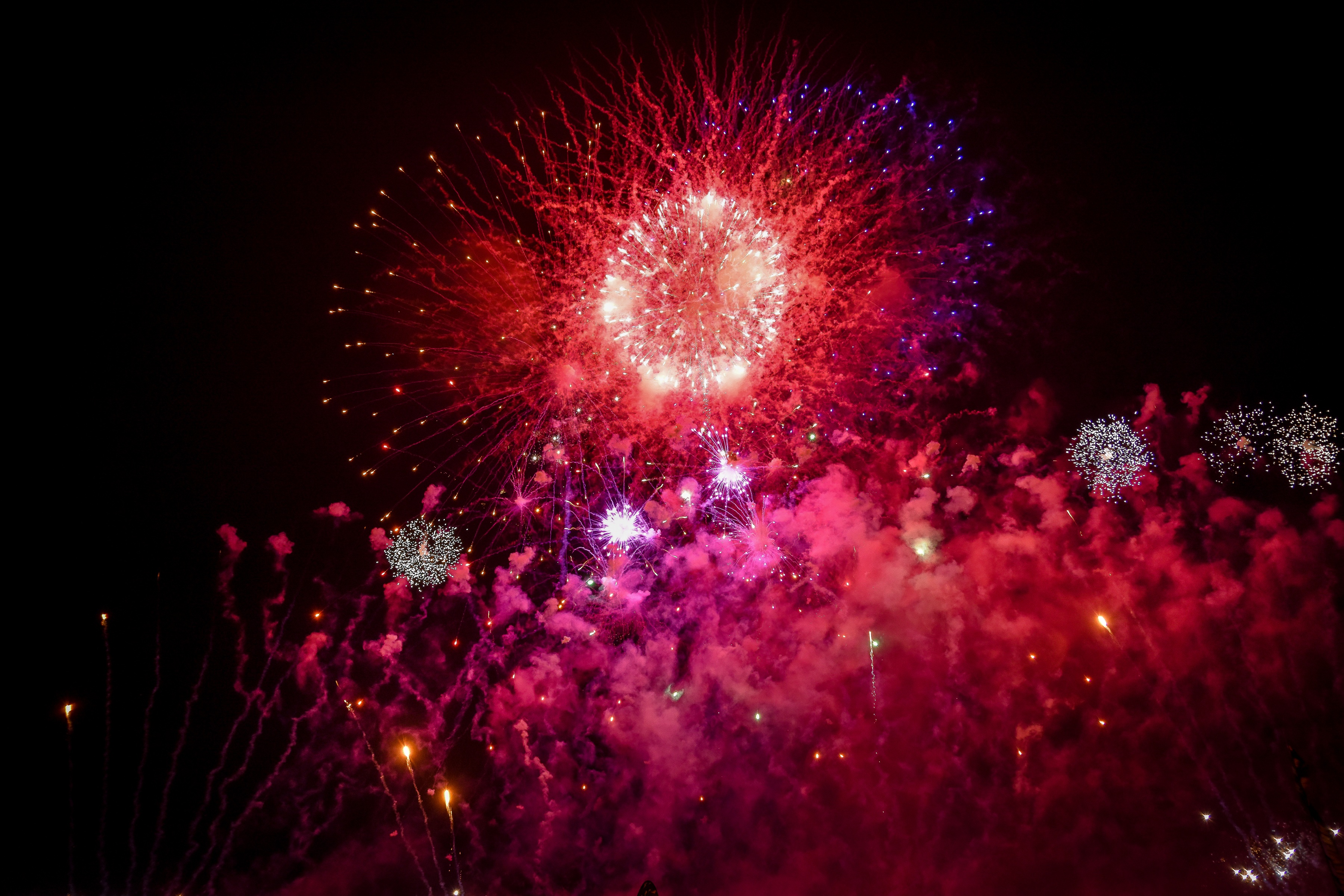 Stressfreier-Rutsch-ins-Neue-Jahr-Wunderland-Kalkar-startet-exklusiven-Online-Vorverkauf-f-r-Silvesterfeuerwerk-in-der-Region