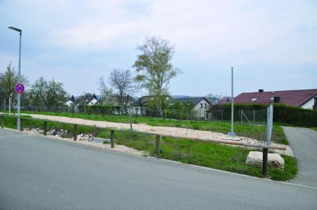 Auf diesem Grundstück an der Christophsbad-Allee, an der Abzweigung zum Parkhaus, soll die Betriebskindertagesstätte des Klinikums Christophsbads gebaut werden