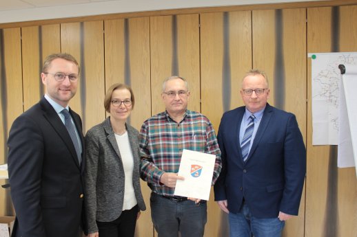 Bescheidübergabe Lautertal.JPG