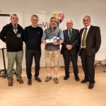 25-jähriges Firmenjubiläum bei der BKK ProVita (v.l.n.r.): Personalratsvorsitzender André Fuchs, Hauptabteilungsleiter Josef Huber, Jubilar Ulrich Bachl, Personalleiter Eugen Winkelmair und Vorstandsvorsitzender Walter Redl