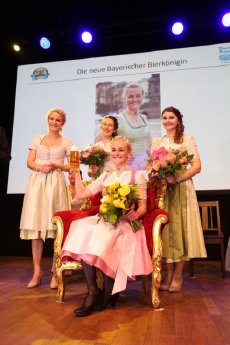 Die-neue-Bayerische-Bierkoenigin-2019-2020-Veronika-Ettstaller-2-427x640.jpg