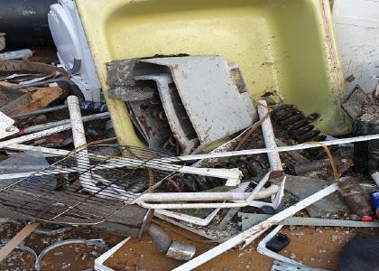 Schrottankauf Hamm
Auch viele Buntmetalle, Eisen, Zink und NE-Metalle, Weißblech, diverse Kunststoffe und Glas stellen einen nicht zu unterschätzenden Wert im Recycling-Kreislauf dar. Dasselbe gilt für Edelmetalle, wie zum Beispiel Gold. Aus diesem Grund bietet der Schrotthändler für Hamm nicht nur die kostenlose Abholung, sondern bei größeren Mengen auch den Ankauf des Schrotts zu tagesaktuellen Preisen an.