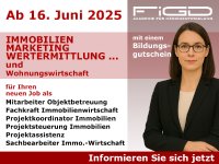 Teilnehmerin einer Immobilienweiterbildung präsentiert sich kompetent und selbstbewusst – Symbol für einen beruflichen Neustart mit Perspektive. Im Hintergrund: Themenschwerpunkte wie Wertermittlung, Verwaltung, Planung.