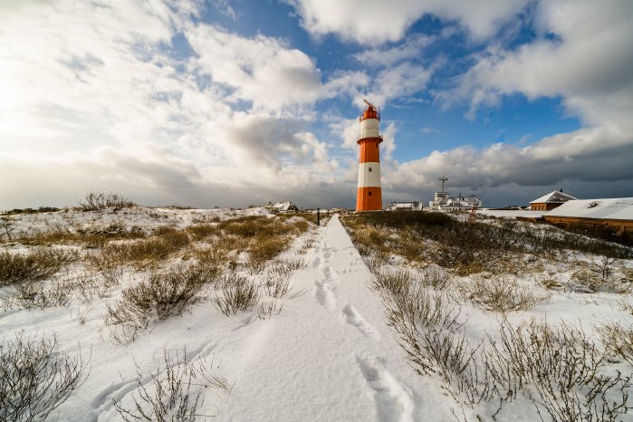 Elektrischer-Leuchtturm-im-Schnee.jpg