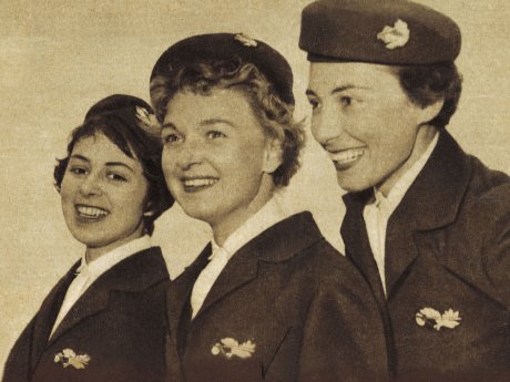 Flugbegleiterinnen der ersten Stunde 1958.jpg