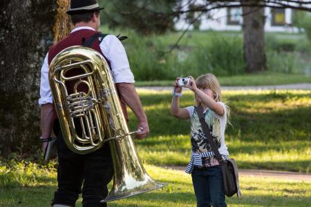Gesellige Abende im Isnyer Kurpark bei Blasmusikklängen, Foto: Ernst Fesseler