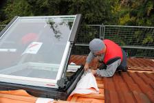 Nicht nur große Dachfenster erfordern bei Planung und Einbau auch die große Erfahrung des Dachdeckerhandwerks.