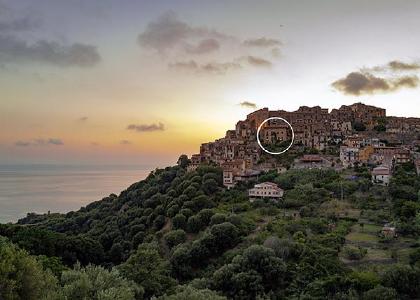 La Casa sul Blu liegt im historische Ortskern des Bergdorfes Pisciotta.