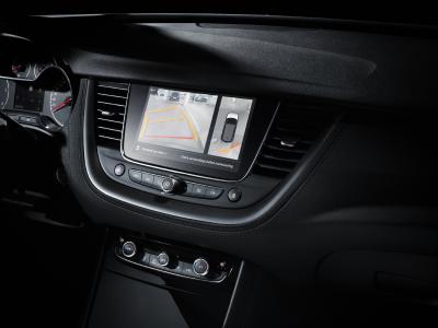 Opel Grandland X Ultimate: In der Premium-Ausstattung sind Assistenzsysteme wie die 360-Grad-Kamera oder der automatische Parkassistent serienmäßig an Bord