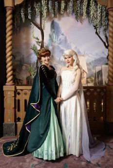 14.Disneyland Paris_Disney Adventure World_World of Frozen_Royal Encounter_Vertical.tif