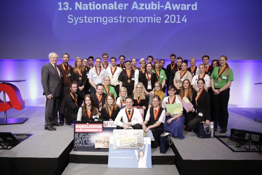 PM 14_20 Azubi-Award Gruppe.jpg