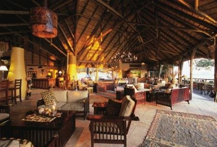 Lianshulu Lodge_Lounge_and_dining_area.JPG