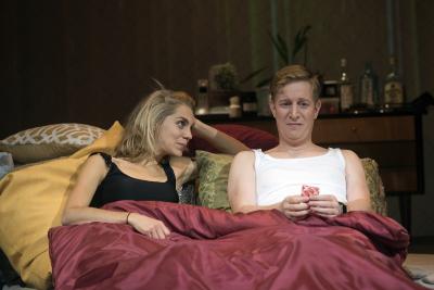 Bettina Langehein (Senga Quinn) und Gabriel Kemmether (Ever Montgomery) / Foto: Thomas Braun