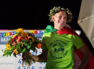 Dem strahlend glücklichen Sieger Andrea Marcato sieht man die Strapazen nicht an, dass er 43 Mal hintereinander im Durchschnitt 114,7 km pro Tag gelaufen ist. Hat diese Leistung den 38-jährigen verjüngt? Er antwortete darauf: "Ich fühle mich jetzt tatsächlich ganz jung. Ich habe so viel Fortschritt gemacht durch diesen Lauf. Ich bin allen im Sri Chinmoy Marathon Team und allen Helfern und vor allem dem Initiator Sri Chinmoy zutiefst dankbar, dass ich das erleben durfte."
