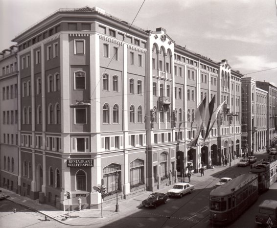 Hotel Vier Jahreszeiten 1960s.JPG