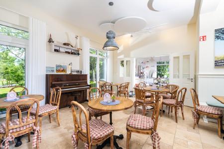 Mehrgenerationenhaus mit Café und eigener Backstube