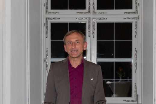 10 BayPsychPflegePreis - Laudator Prof Rester.jpg