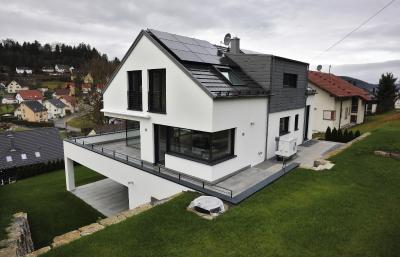 Gestiegene energetische Anforderungen sind keine ausschlaggebenden Baukostentreiber, wie ein aktuelles Gutachten beweist, Foto: Stiebel Eltron
