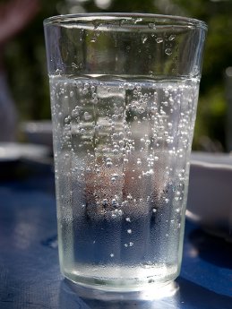 Wasserglas_klein.jpg
