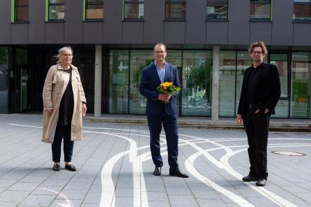 Maike Schulken (Vorsitzende des Senats), Dr. Sascha Engelbach, Dr. Arne Zerbst (Präsident Muthesius Kunsthochschule)