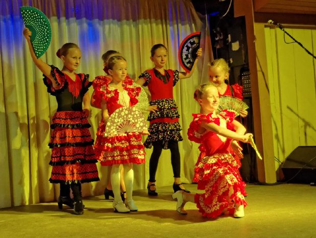Flamenco-Kinder in Birkenried, Foto-Conrad Rössel.jpg
