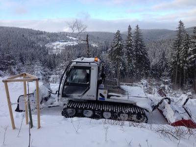 Loipenspurgerät auf dem neuen Weg in Oberhof