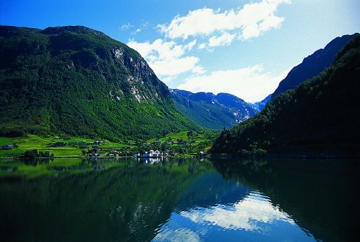 Fjordlandschaft-norwegen.jpg