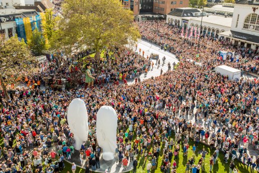 Die Riesen von Royal de Luxe, Menschenmenge, Foto Ruben van Vliet.jpg