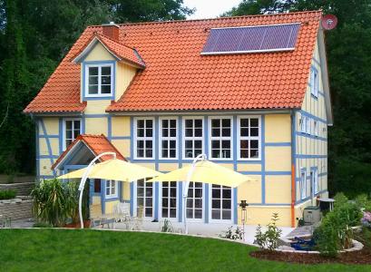 Die Investition in Voll-Vakuumröhrenkollektoren zur Nutzung von Solarenergie zahlt sich auch langfristig aus: Der physikalische Überhitzungsschutz schont die gesamte Anlage und ihre Komponenten, sodass diese Solarkollektoren auch nach 25 Jahren immer noch die gleichen Erträge wie am ersten Tag erwirtschaften.