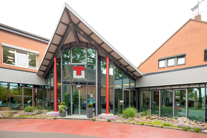 toenjes-holding-ag-hauptgebaeude-delmenhorst.jpg